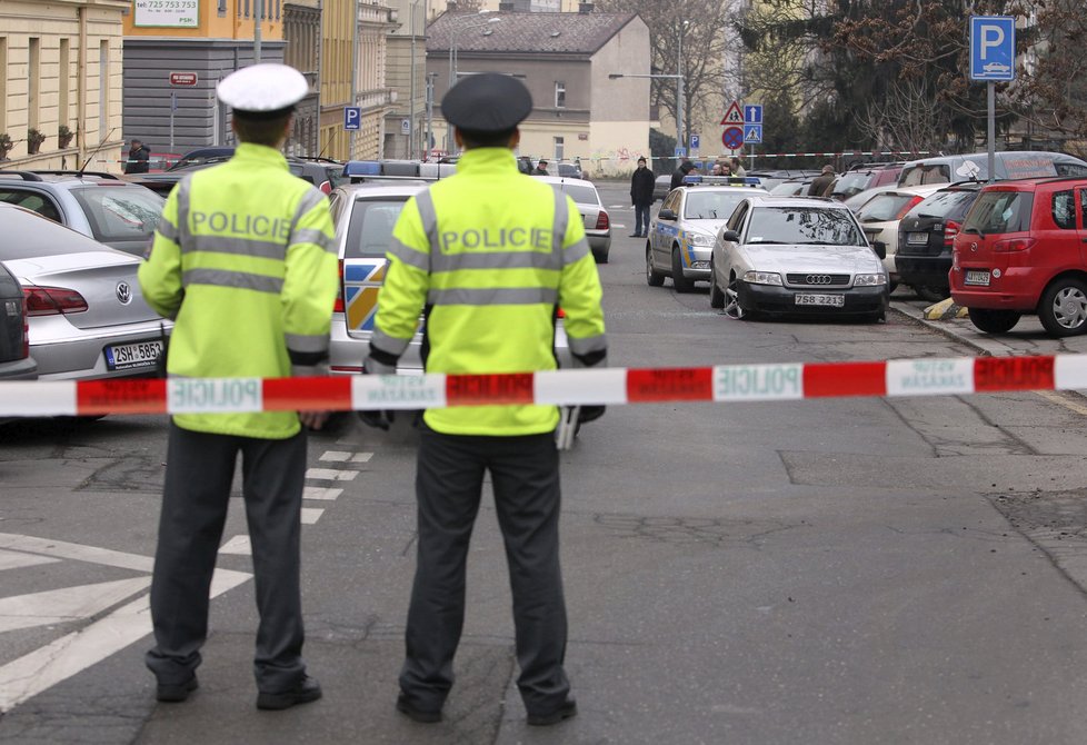 Policie zadržela muže, který jim ujížděl ve stříbrném voze napříč Prahou