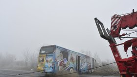 Vyprošťování autobusu u Panenského Týnce