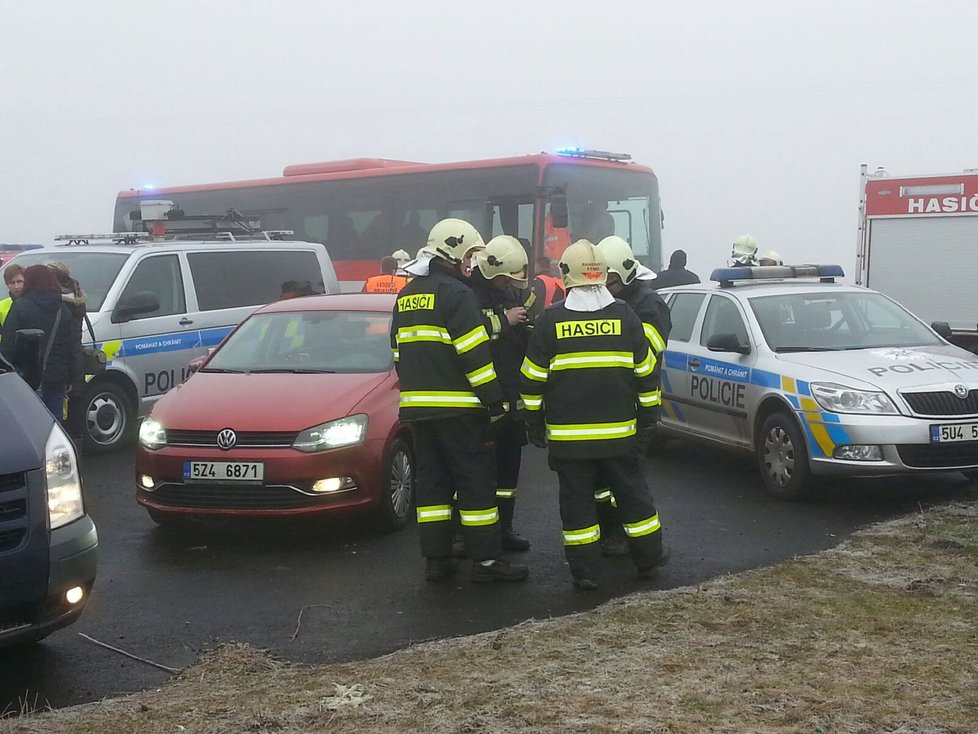 Při nehodě u Panenského Týnce se zranilo 35 dětí.