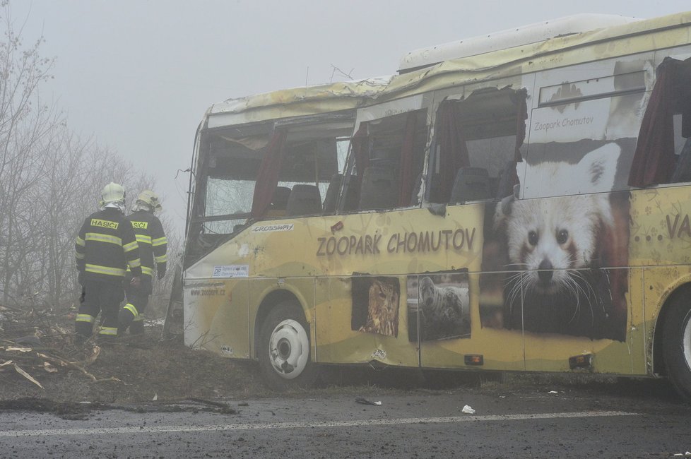 Vyprošťování autobusu u Panenského Týnce