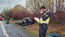 Vážná nehoda u Mikulovic na Pardubicku v listopadu 2023. Fabii Terezy s Martinem smetlo protijedoucí auto.