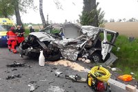 Čelní srážka dvou aut v Rychvaldu: Při nehodě zemřela spolujezdkyně, další jsou zranění