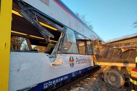 Vlak u Vysokého Mýta smetl náklaďák: Několik zraněných