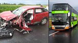 Hromadná nehoda zablokovala hlavní tah z Brna do Vídně: Srazilo se auto, autobus a kamion