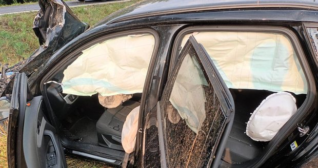 Dominiku K. »poslal« řidič ze silnice. Zachránily ji pásy v autě. K nehodě došlo 10. července.