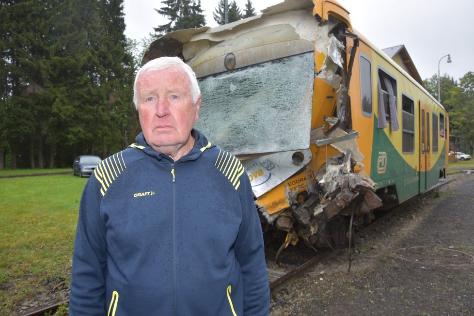 Rudolf Holý (72) byl prvním, který pomáhal zraněným cestujícím sražených vlaků.