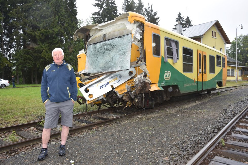 Rudolf Holý (72) byl prvním, který pomáhal zraněným cestujícím sražených vlaků.