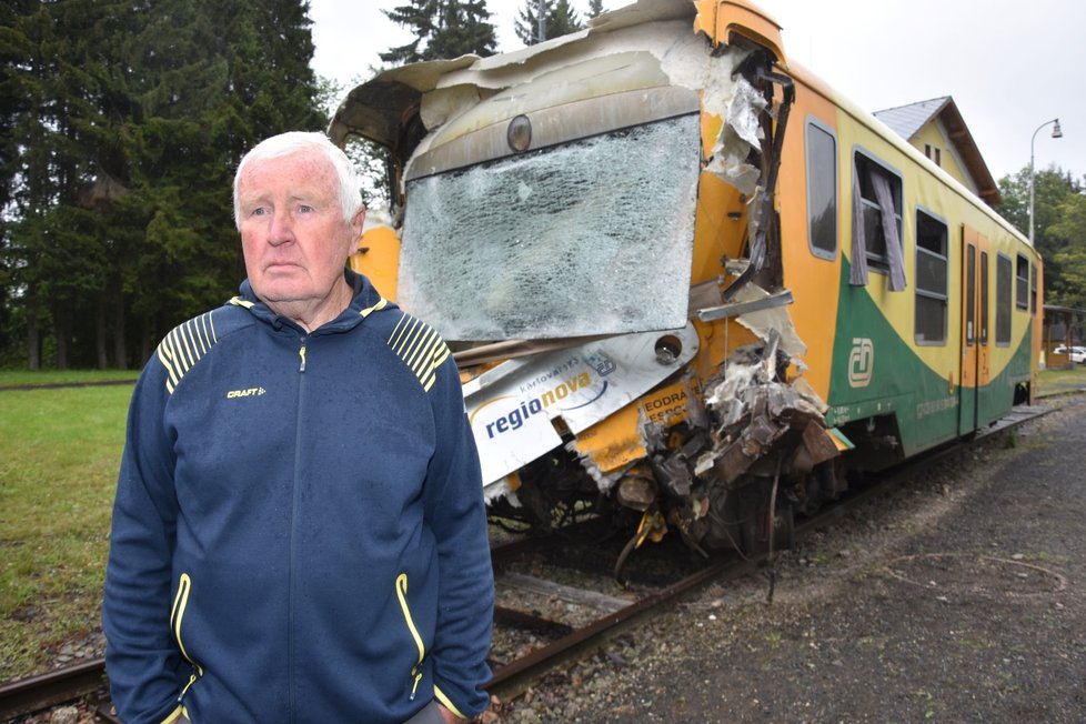 Rudolf Holý (72) byl prvním, který pomáhal zraněným cestujícím sražených vlaků.