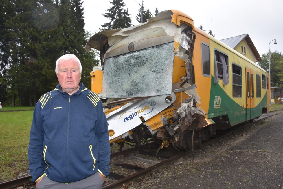 Rudolf Holý (72) byl prvním, který pomáhal zraněným cestujících se sražených vlaků.