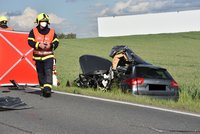 Tragická nehoda na Plzeňsku: Řidič osobáku nepřežil střet s kamionem