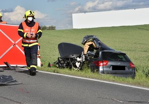 Tragická nehoda mezi Blatnicí a Nýřany. Řidič osobáku nepřežil střet s kamionem.