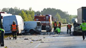 Provoz na dálnici D5 v pondělí ráno zablokovala smrtelná nehoda
