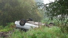 Auto řidiče zavalilo. Ten neměl šanci přežít