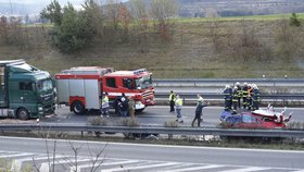 Děsivá nehoda na dálnici D5: Čtyři lidé zemřeli po srážce kamionu a osobáku