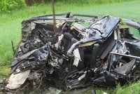 Mladý řidič vjel do protisměru pod kamion: Srážku s kolosem nepřežil