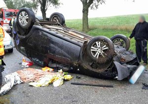 Při nehodě u Deblína na Brněnsku se vážně zranil řidič osobního vozu.