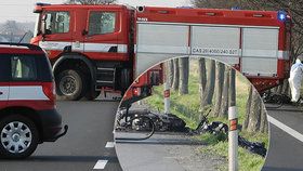Tragická nehoda u Poděbrad: O život přišli dva motorkáři