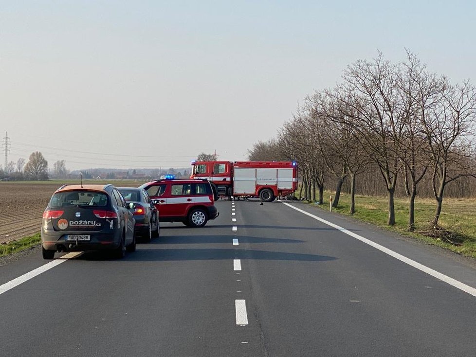 Tragická nehoda u Poděbrad. Zemřeli dva motocyklisté.