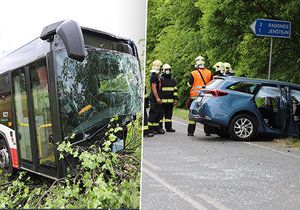 U obce Podolanka se srazil linkový autobus s osobním autem. Zranilo se několik osob, nejvážněji řidič osobního vozu, pro kterého letěl vrtulník.