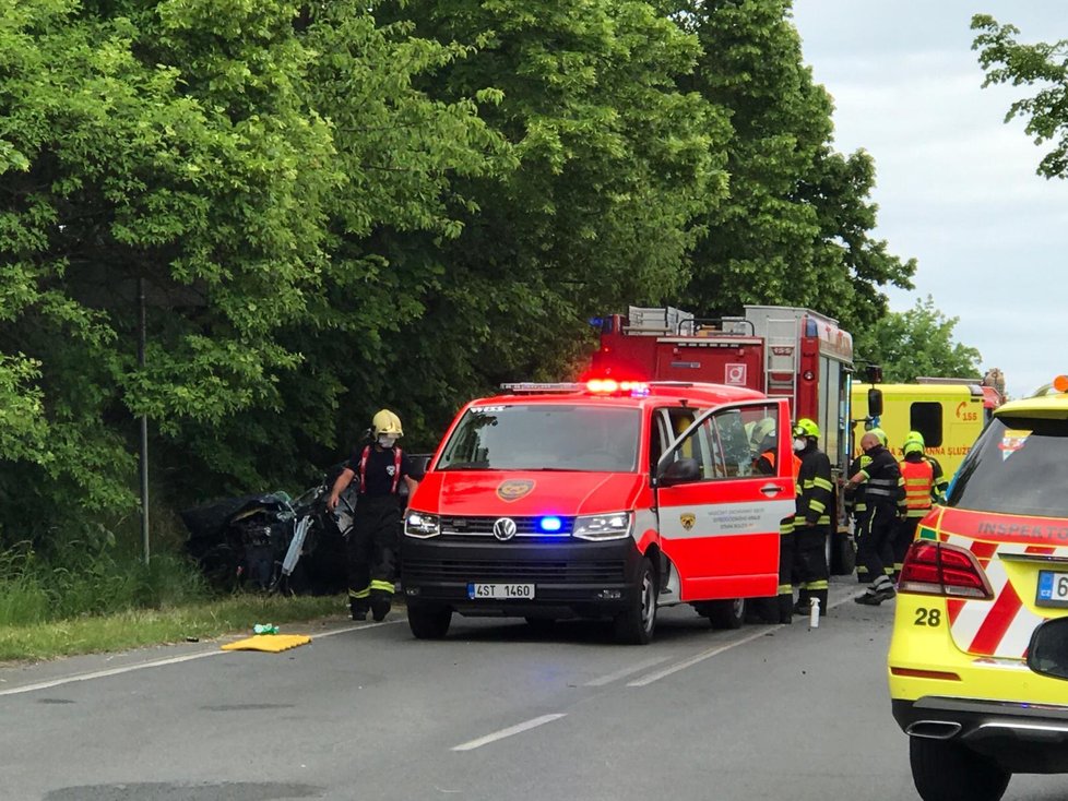 U obce Podolanka se v úterý odpoledne stala vážná dopravní nehoda. Vážně zraněného řidiče osobáku museli transportovat letecky do nemocnice.