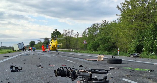 Těžká nehoda u Pohořelic: Spojnice Moravy s Vídní je uzavřena!