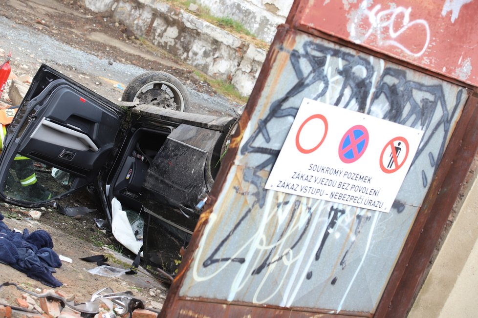 V Libni došlo 24. dubna k vážné dopravní ehodě. Dva muži byli těžce zranění.