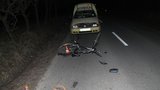 Nebezpečné Ždánice: Opilý a neosvětlený cyklista nabořil volkswagen, druhého »sundala« dacia