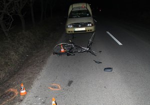 Cyklista († 60) zemřel po srážce s osobním autem. Ilustrační foto.