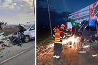 Dělníci věšeli vánoční ozdoby: Narazilo do nich auto! Jeden svištěl vzduchem