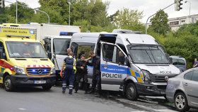 Řidič, jenž zavinil loňskou nehodu policejní kolony v Krči, potrestán nebude.