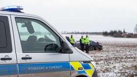 Na Ústecku havarovalo auto: Uvnitř bylo 15 Syřanů, řidič (42) se snažil uprchnout