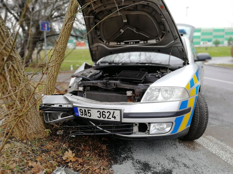 V Přetlucké ulici havarovali policisté.