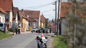 Při nehodě na Mělnicku byl vážně zraněn policista