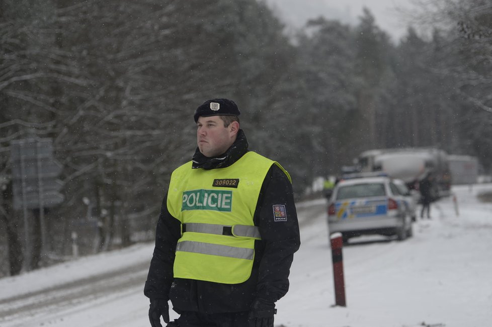 U Doks při srážce s kamionem zahynuli dva policisté