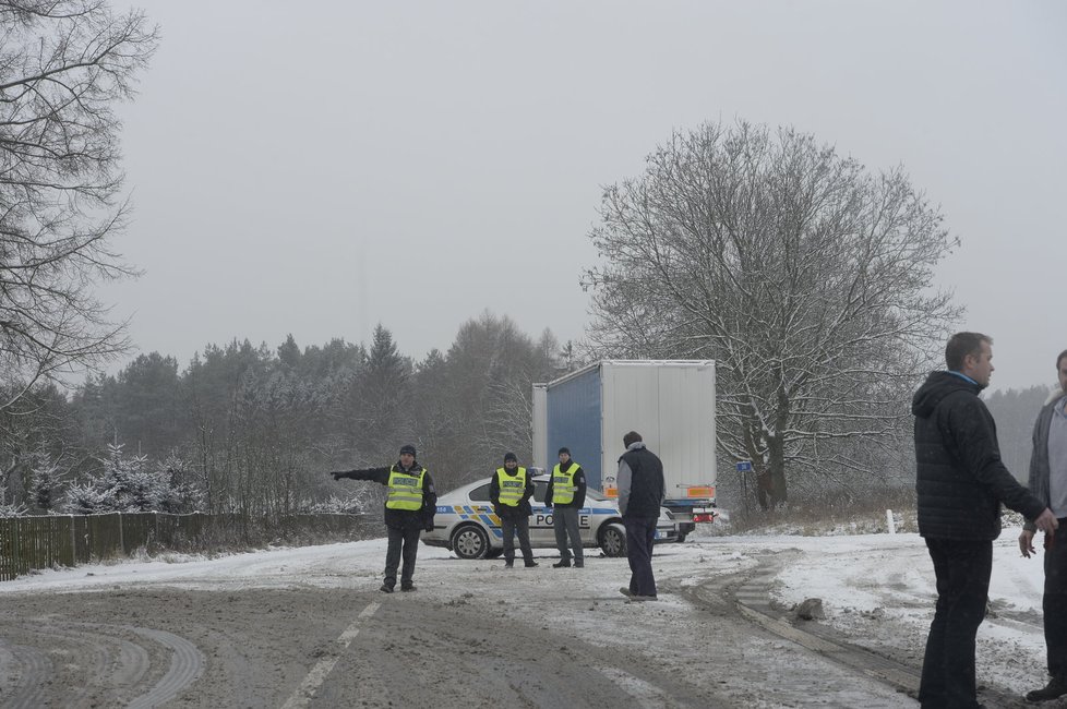 U Doks při srážce s kamionem zahynuli dva policisté