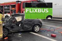 Smrtelná nehoda FlixBusu mířícího do Prahy: Zemřela řidička
