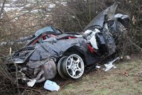Porsche letělo 60 metrů vzduchem: Při nehodě zemřela spolujezdkyně