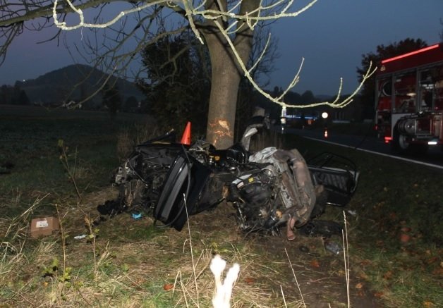 Děsivá nehoda Porsche Carrera na Děčínsku: Řidič nepřežil