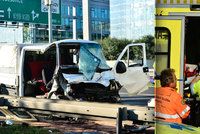 Vážná nehoda zablokovala D1 v Praze: Ředitel pražské záchranky pomáhal zraněným
