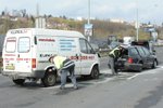 K dramatické situaci došlo dnes odpoledne na Jižní spojce v Praze: Dodávka zde smetla řidiče, kteří řešili předchozí nehodu