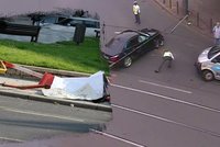Luxusní BMW v Praze zabilo dívku (†21) na zastávce: Řidič utekl!