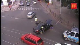 Na zastávce na náměstí Kinských zabilo černé BMW dívku