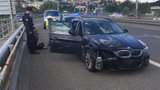 Opilý muž řádil za volantem: Naboural tři auta a ujížděl policistům