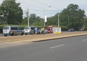 Video Aktu.cz: Za volantem dostal infarkt a naboural jiný vůz: Lékaři už mu nedokázali pomoci.