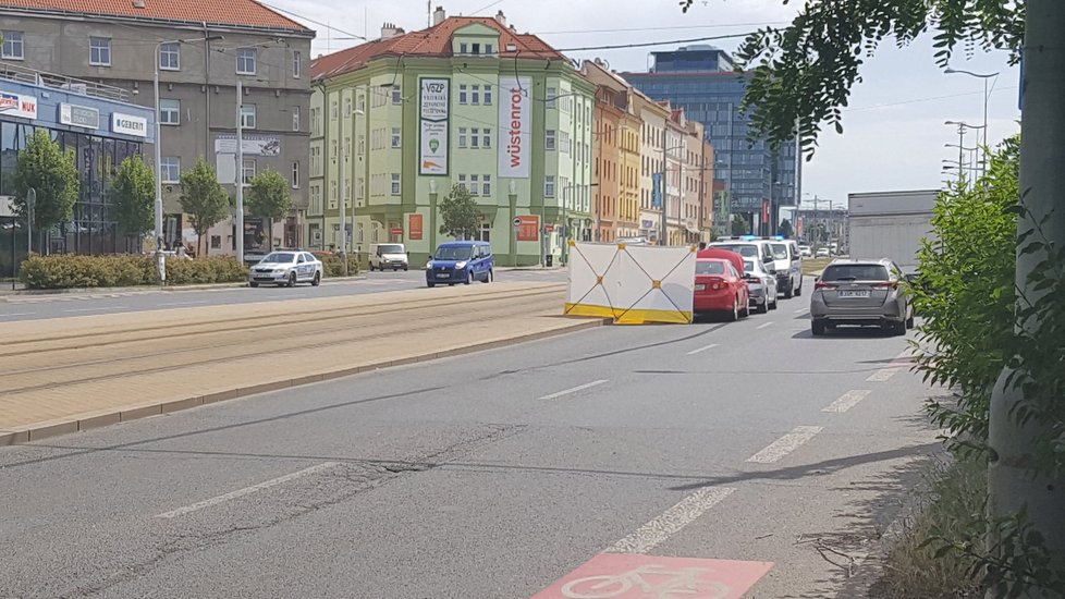 Za volantem dostal infarkt a naboural jiný vůz: Lékaři už mu nedokázali pomoci.