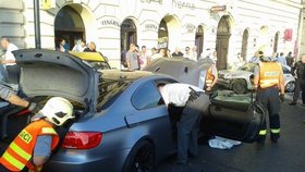 Nehoda v centru Prahy: Řidič smetl 6 lidí a utekl