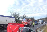 Krutá nehoda na Táborsku: Řidič osobáku nepřežil děsivou čelní srážku!