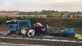 „Rozsypaná“ auta i zraněné děti: Úterní nehody komplikovaly dopravu na Pražském okruhu