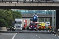 Nehoda na Pražské okruhu u Třebonic: Srazilo se pět aut, tvořily se dlouhé kolony