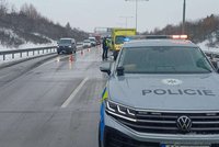 Hromadná nehoda na Pražském okruhu! Srazilo se šest aut, jeden člověk zůstal zaklíněný